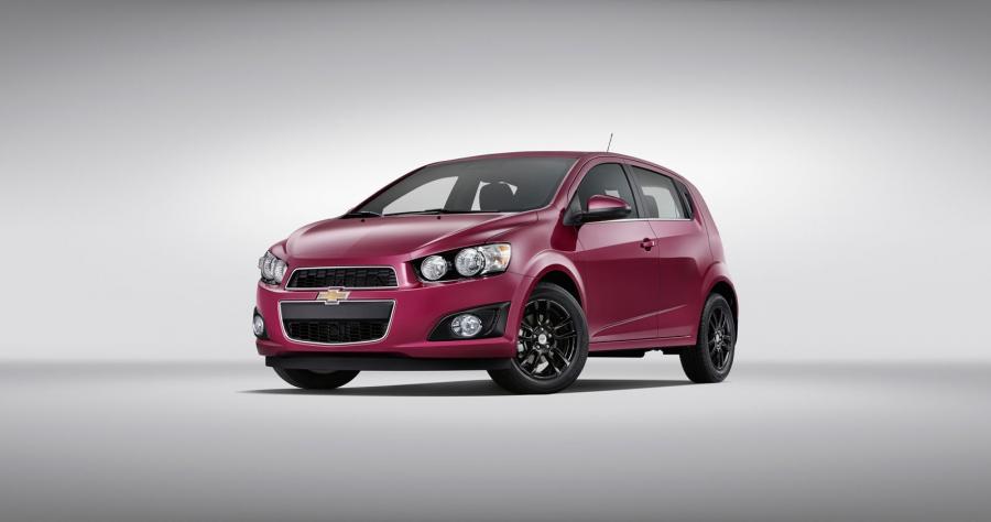  Chevrolet Sonic In Deep Magenta Metallic 2014 года  (фото 2 из 2)